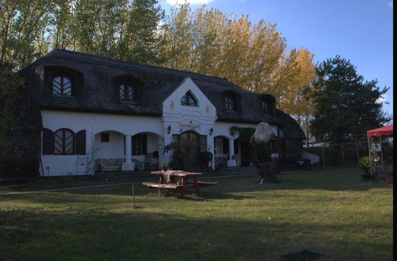 Gedeon Tanya Panzio Guest House Jakabszállás Eksteriør bilde